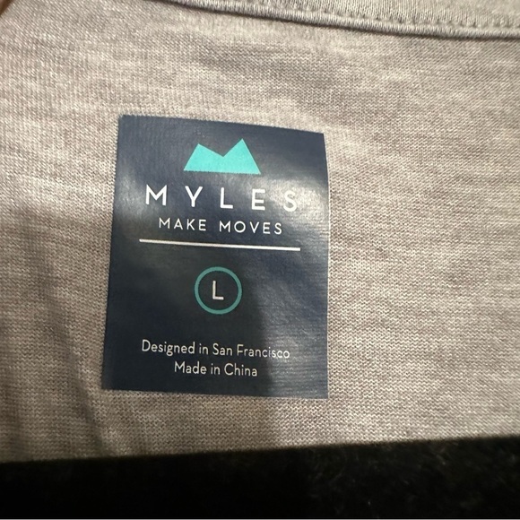Myles Everyday Tee with V-Neck in Heather Grey Men’s Size Large - Picture 6 of 7
